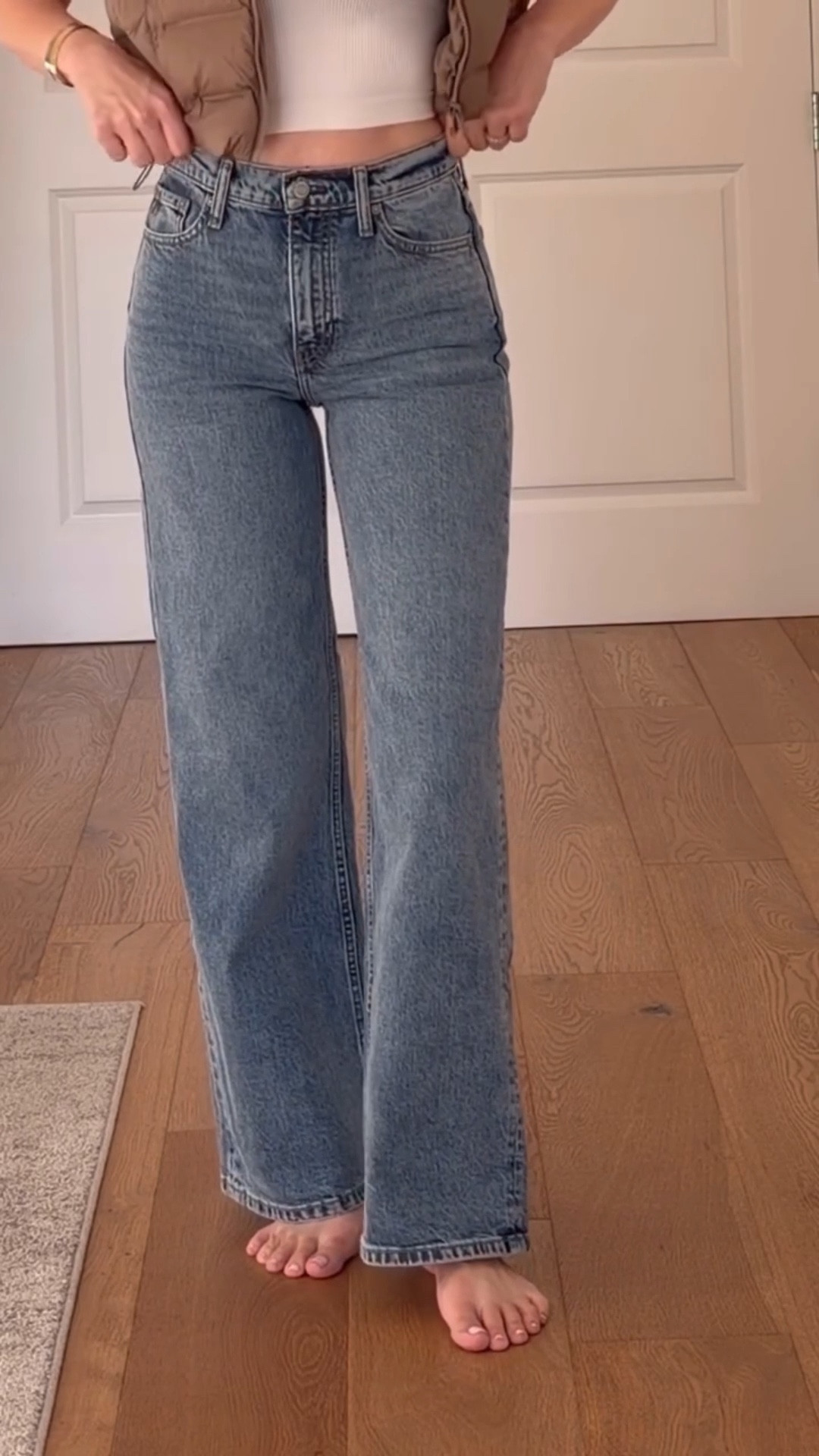 Found the perfect fitting jeans at Banana Republic just in time for Black Friday! I’m wearing the Banana Republic Women’s The Icon Classic Wide-Leg Jean in a Light Wash. It’s also high rise which is always a plus for me! The Black Friday sale is live now so check these out! 

https://creatorlink.shop/4pqU3ev

@bananarepublic 

#bananarepublic #brcreator #jeans #womensjeans #womensfashion #ootd #styleinspo #widelegjeans #perfectjeans #jeanoutfit #highrisejeans #fashionreels #momjeans #bananarepublicpartner #grwmoutfit