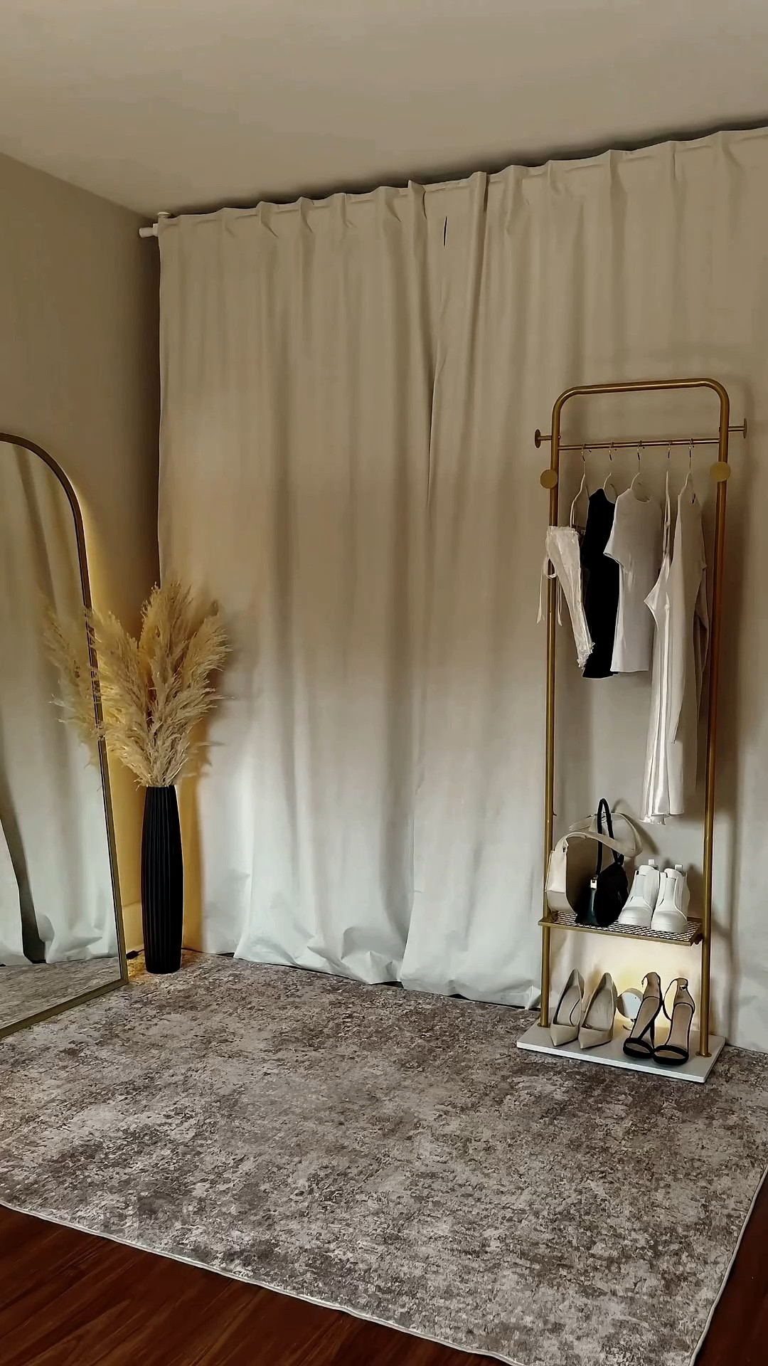 My Viral Fashion Content Corner (200K+ Views)
Exact setup + affordable alternatives linked below 🤍

#LTKcanada
