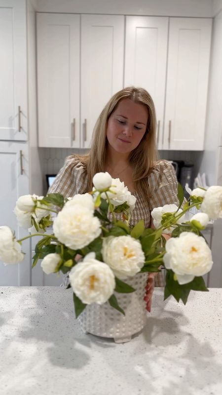 sniff test required😏

I seriously can’t believe how realistic these faux stems from @journey.decor are 🌼🌷Personally, I don’t have the greenest indoor plant thumb and these are of such amazing quality I can use them year after year throughout our home!

#fauxflorals #springflorals #realtouchflowers #journeydecor #journeydecorpartner #springdecor #springstyle #springhome

#LTKstyletip #LTKSeasonal #LTKhome