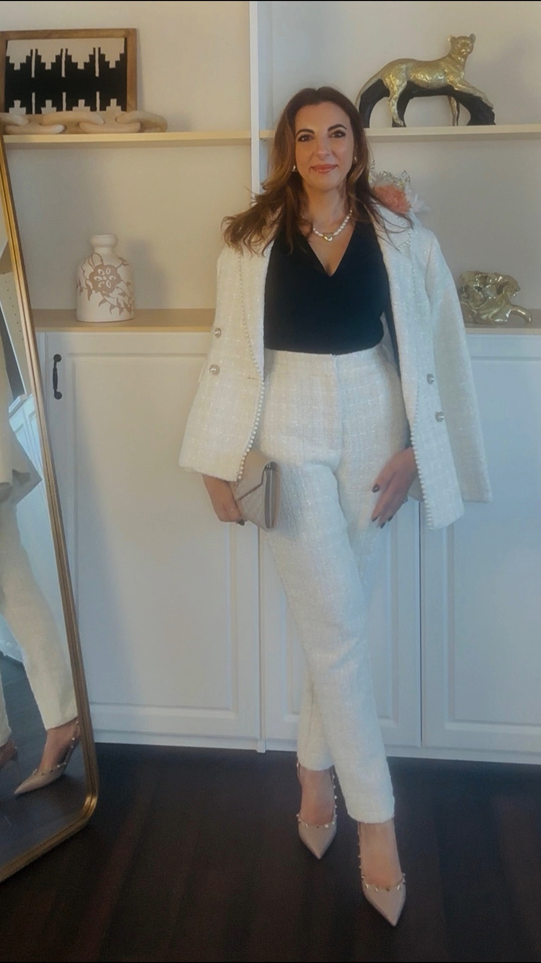 White tweed + pearls = the ultimate classy combo 🤍✨
Paired with a black bodysuit, nude pumps, and a mini nude bag for a polished, timeless look.
Perfect for events, meetings, or anytime you want to feel put together without trying too hard.

Shop the full look here 🤍👉🏻✨

#LTKGiftGuide #LTKootd #LTKWorkwear