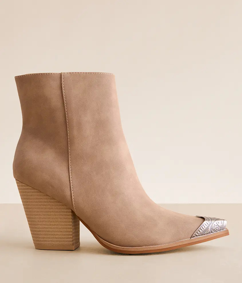 Zion Western Ankle Boot | Buckle