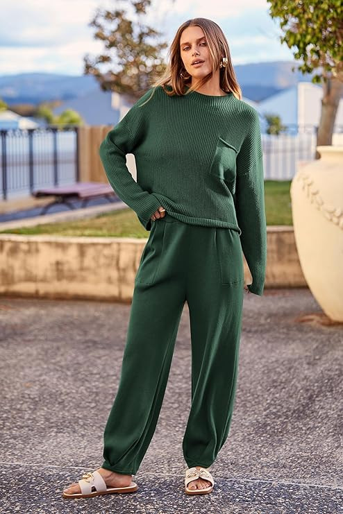 PRETTYGARDEN Two Piece Sets for Women 2025 Pullover Sweater High Waisted Sweatpants Tracksuit Lou... | Amazon (US)