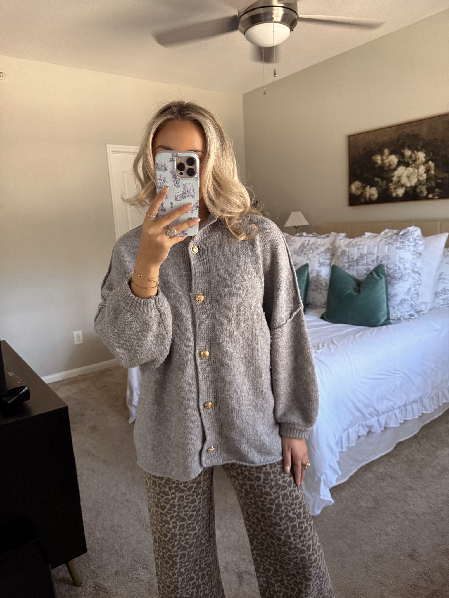 Grey sweater
Amazon sweater 
Under $50 finds 
Neutral style 

#LTKFindsUnder50 #LTKStyleTip