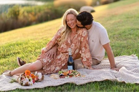 date nights with you are my fav ☺️ 3 keys to any picnic: 1. bring some snacks 2. bring the champagne 3. bring a blanket! it’s really as easy as that (:

fall date night idea | easy date night | affordable date night | 

#LTKunder50 #LTKSeasonal