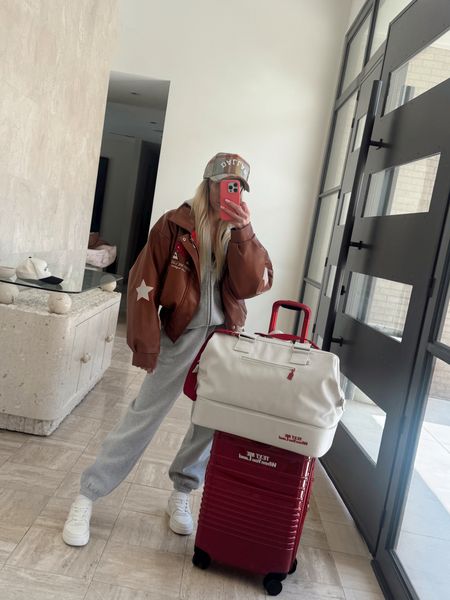 travel fit to paris- THE most comfy sweatpants and hoodie I have ever worn in my life, you’re welcome 

#LTKstyletip #LTKtravel