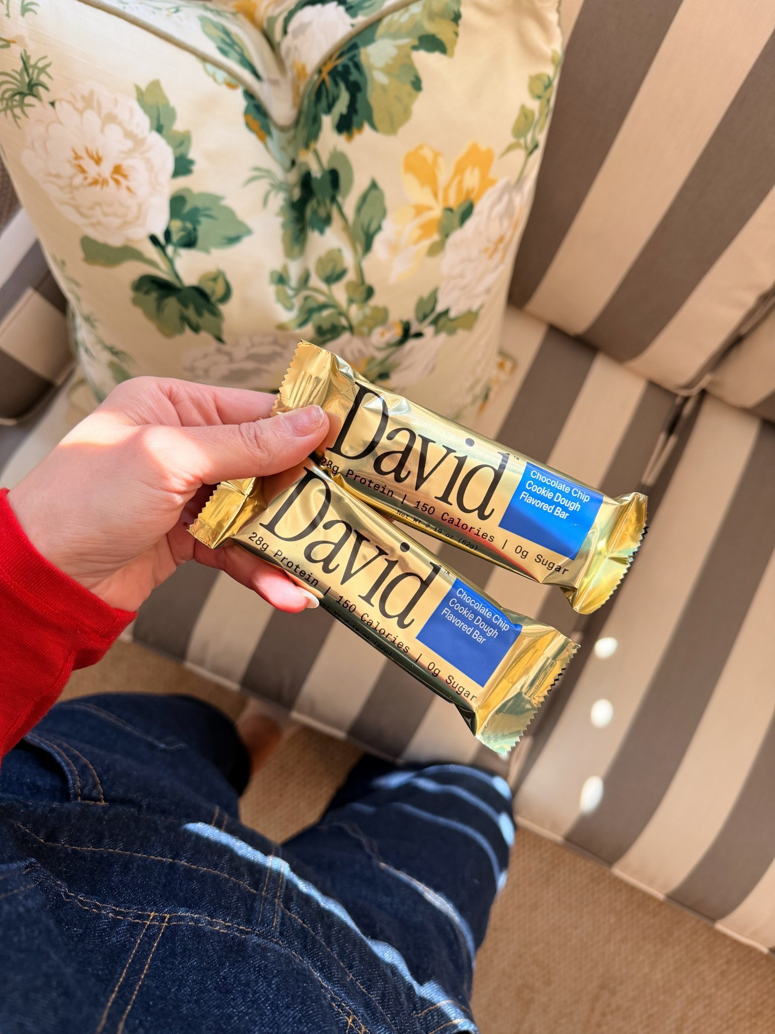 #ad You can find @davidprotein bars at @target now and if you're a protein bar person, do yourself a favor and grab a chocolate chip cookie dough box the next time you're there.

150 calories, 28g protein and 0g sugar!

#davidprotein, #davidproteinbars, #proteinbar #TargetPartner #Target 