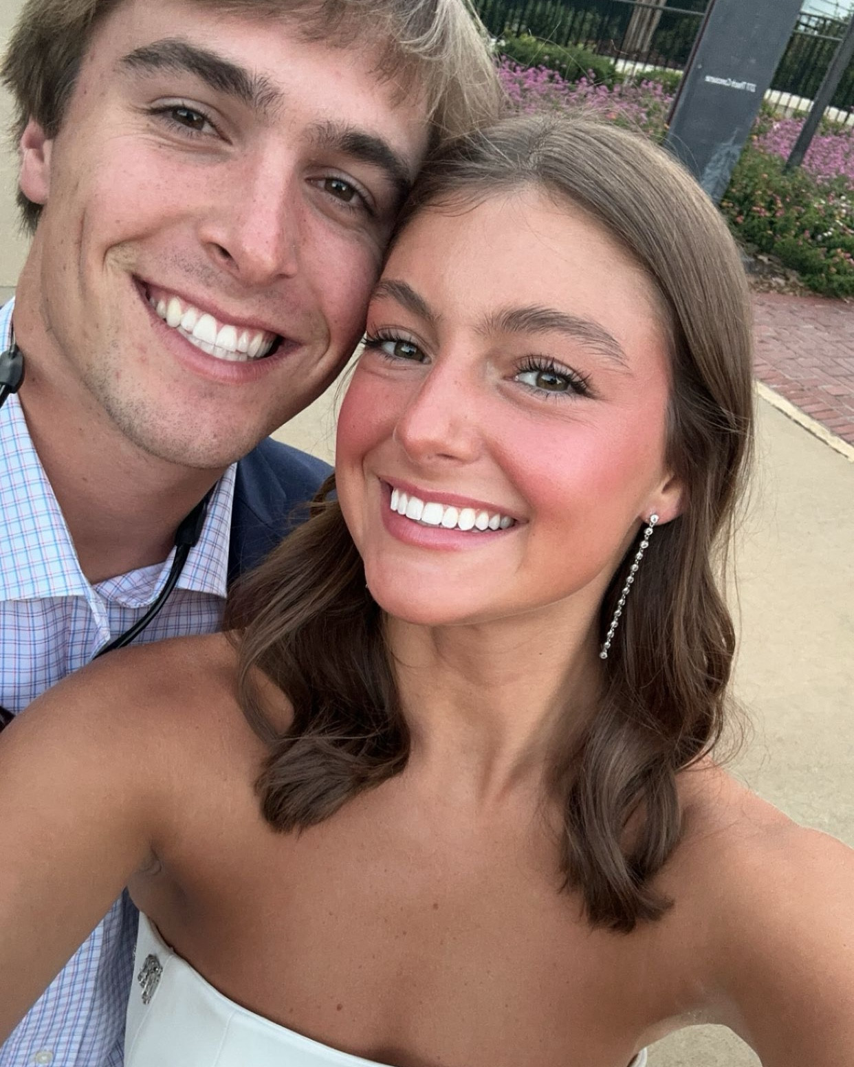 Semi hair makeup and dress🤍