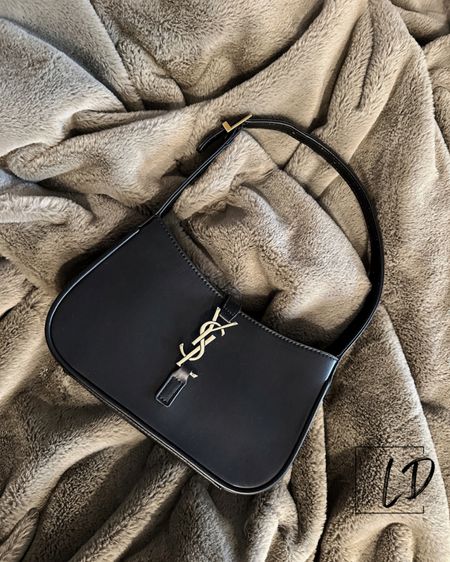 DHgate dupe for LE 5 À 7 IN SMOOTH LEATHER 💁🏼‍♀️

Designer handbag
Saint Laurent, Ysl, Louis Vuitton, Gucci, Dior, Holiday, Celine, 
Outfits
Holiday
Party
Gift
Guide
Christmas
Outfit
Gifts for Her
Holiday
Dress
Mens Gift
Guide
Christmas
Decor


#LTKGiftGuide #LTKfindsunder50 #LTKitbag