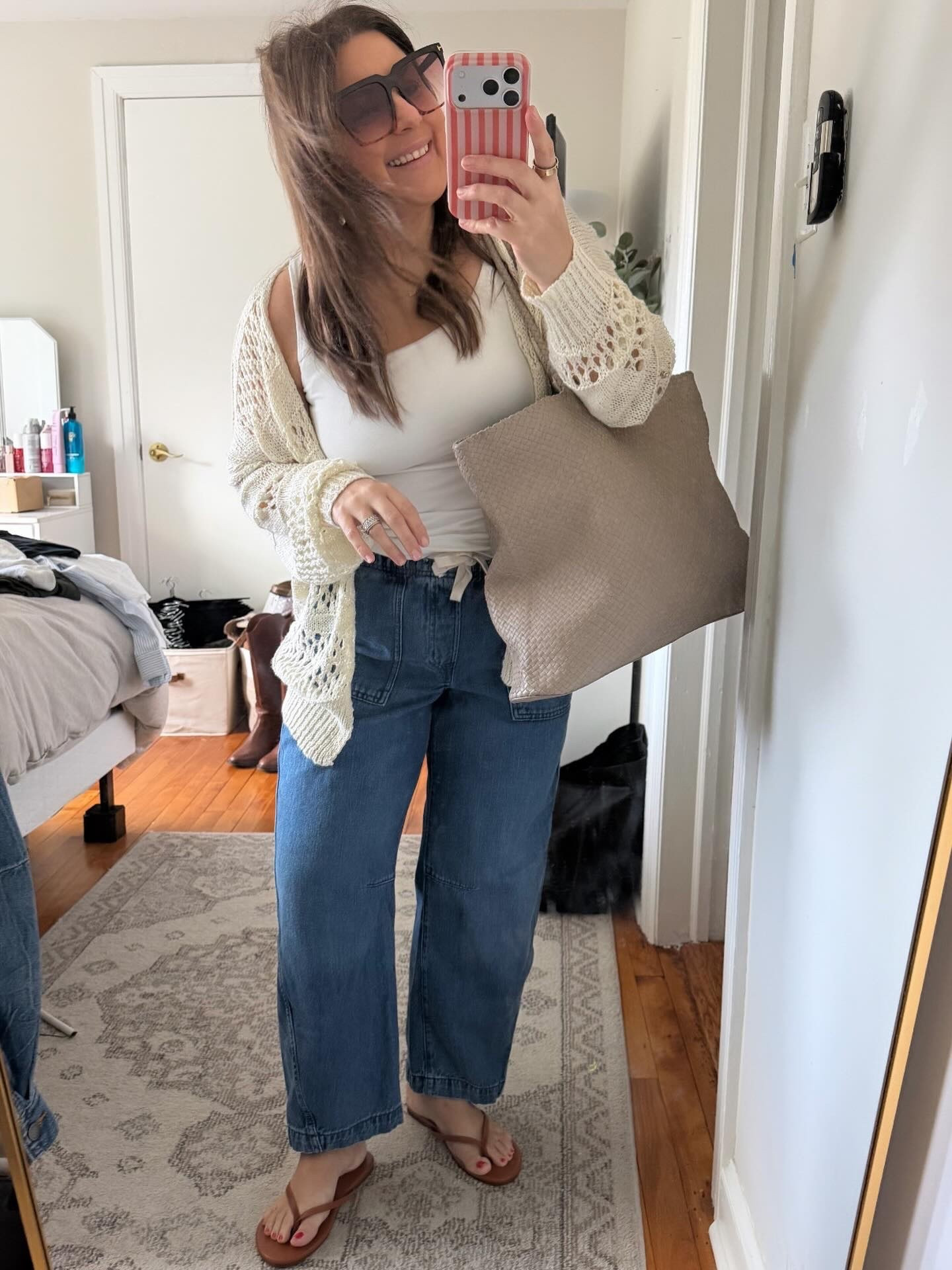 .
.
.

the mom fit isn’t complete without the mom bag!

tops: @amazon | jeans: @gap | bag: @onequince

#toddlermom #momlife #relatablemom #momfit boymom mom life #ootd spring fashion gap creator