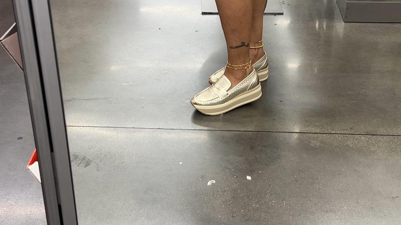 IT’S A SNEAKER!!!
#DSW #dolcevita #loaferseason #goldmember #platformsneaker #sneakerseason

***TTS but NOT wide foot friendly

#LTKSaleAlert #LTKFindsUnder50 #LTKShoeCrush