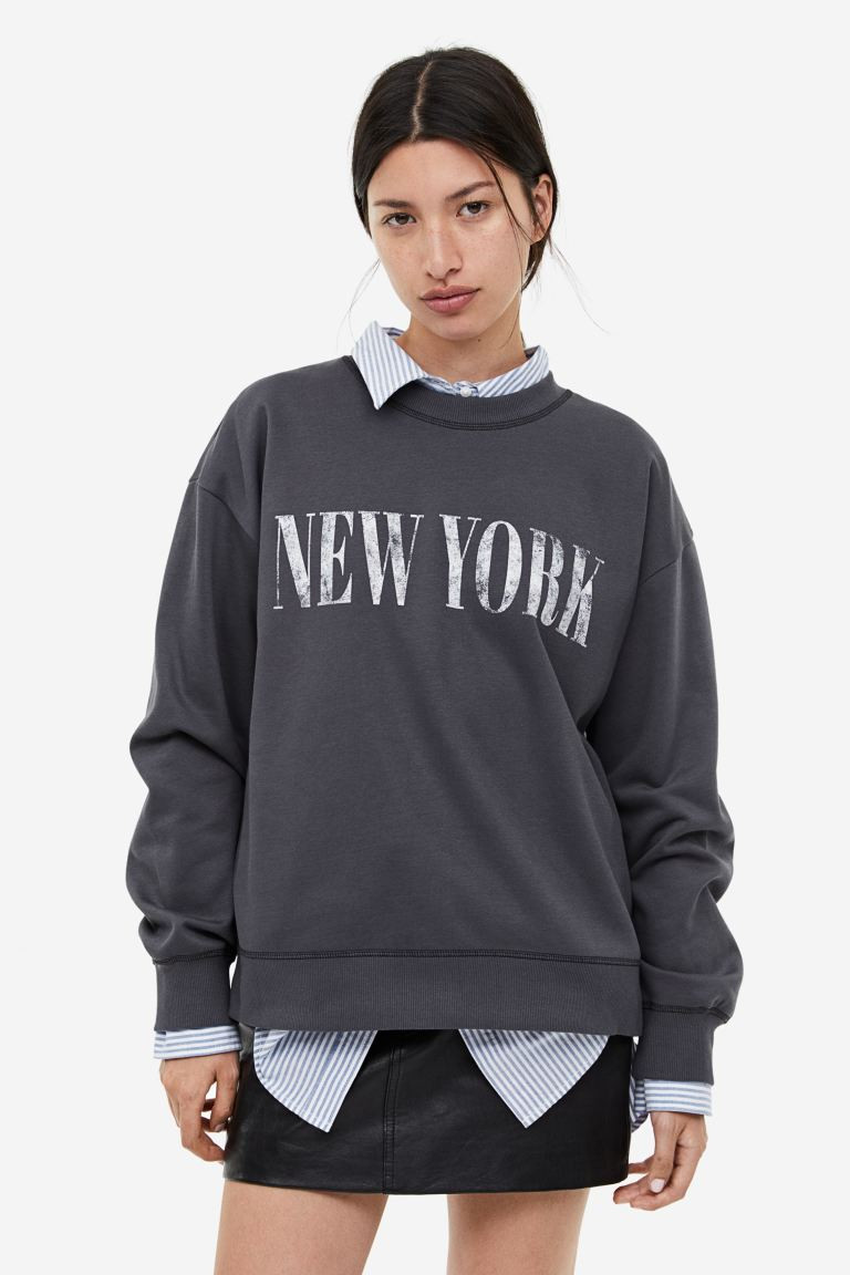 Printed Sweatshirt | Grey Sweatshirt Outfit | HM Sweatshirt | Grey Hoodie Outfit | | H&M (US + CA)