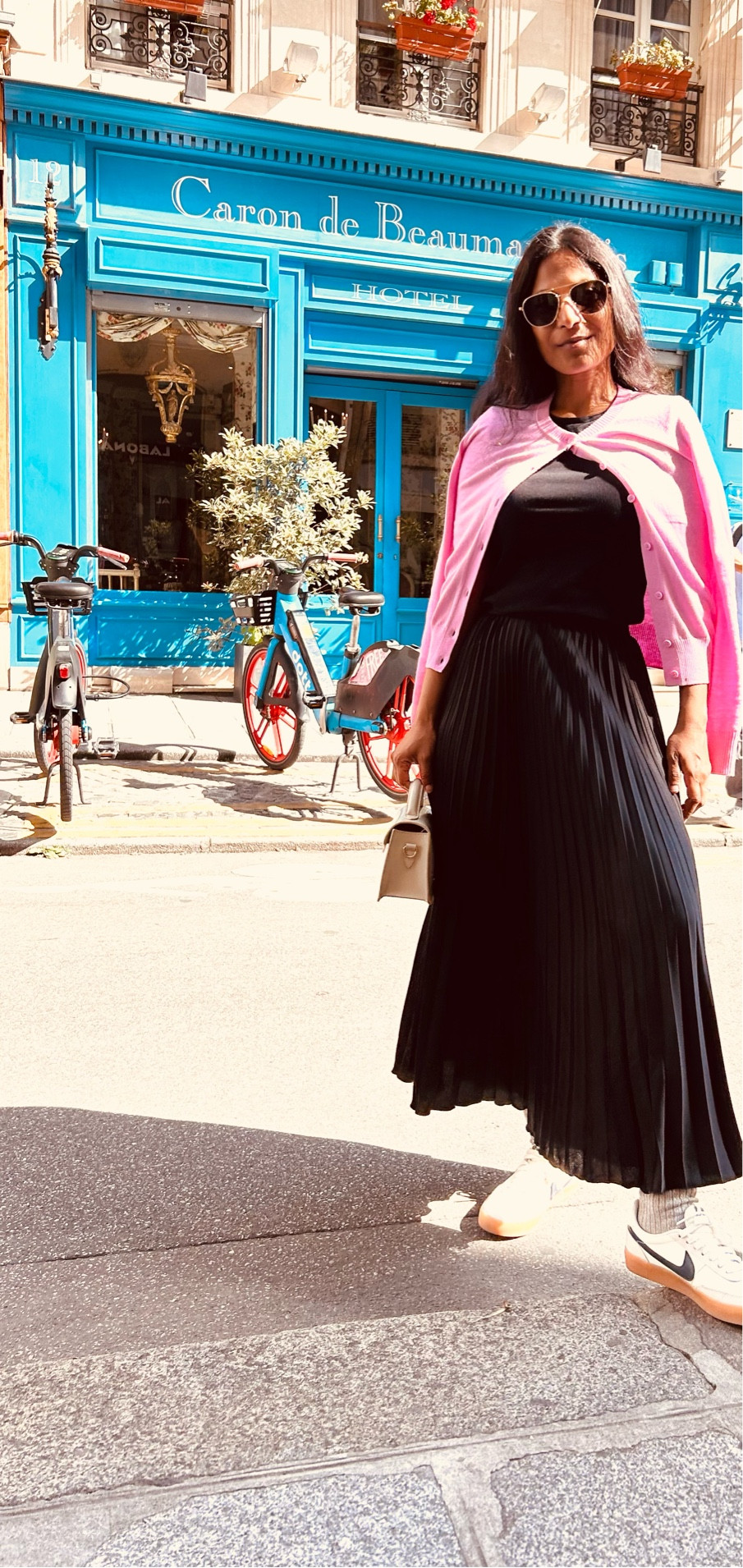 Out and about in Paris❤️ The temperature ranged about 3 seasons while I was there last week. Layering is key for this transitional weather. Linking my favorite light layers here✅