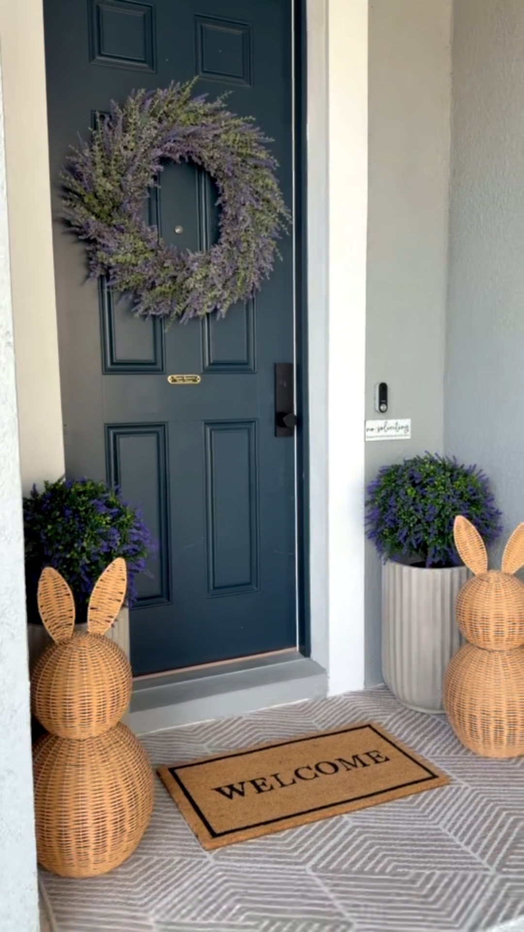 Cute spring porch refresh 🥰



Home
Home decor
Spring decor
Faux florals
Outdoor faux florals and wreath 

#LTKHome #LTKstorytime #LTKSaleAlert