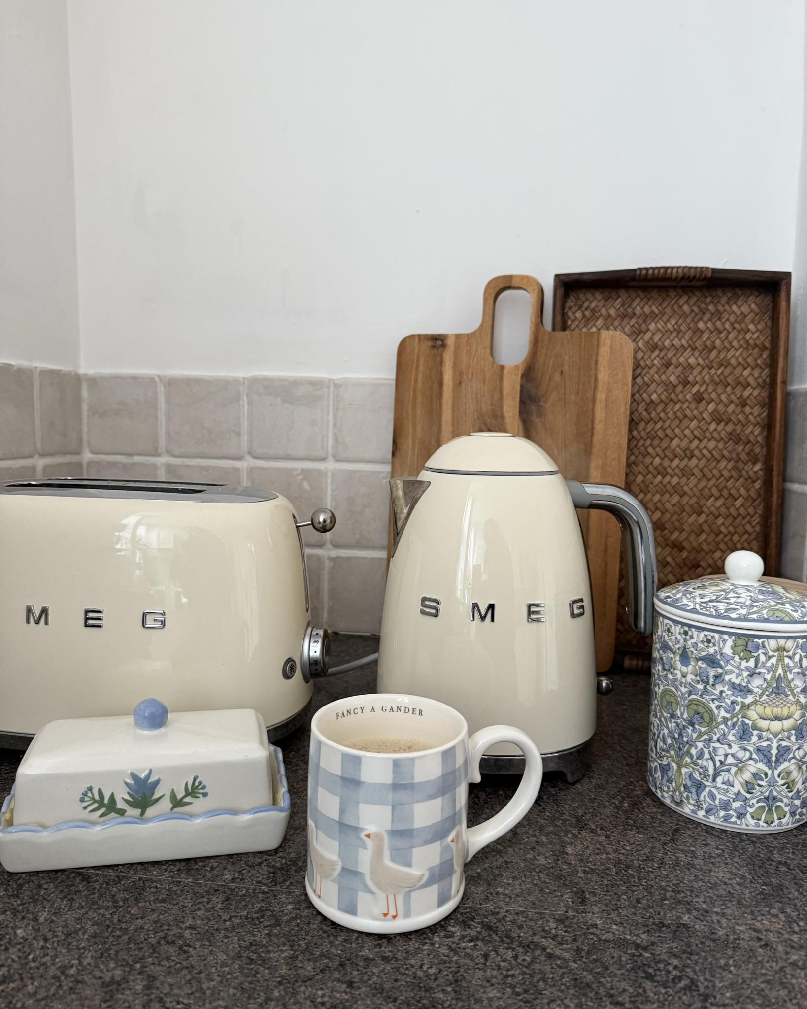 My cottage core kitchen 🧺🤍🌸 
#homeinspo #kitcheninspo #smeg 

#LTKhome #LTKspring #LTKuk