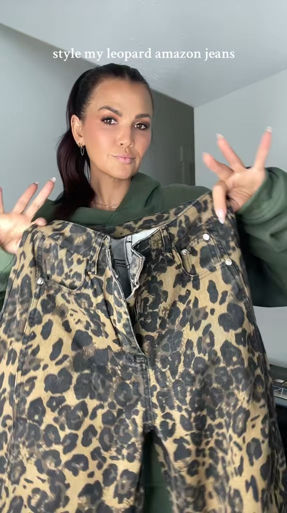 Style my leopard amazon jeans for a cold day! 



#LTKShoeCrush #LTKStyleTip #LTKItBag