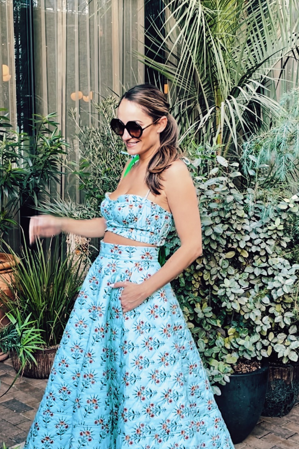 Had to wear this set before it’s officially fall here in Texas 😉🍁 #daretowear #fallintexas #falltransition #twopieceset #maxiskirt #fallfashion #fallfeels #fallstyle 