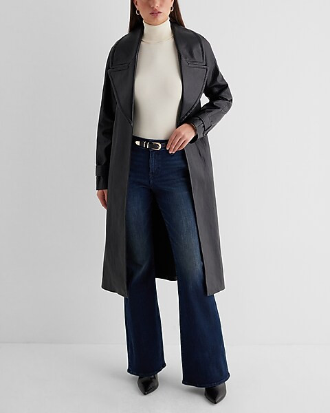 Mid Rise Dark Wash '70s Flare Jeans | Express