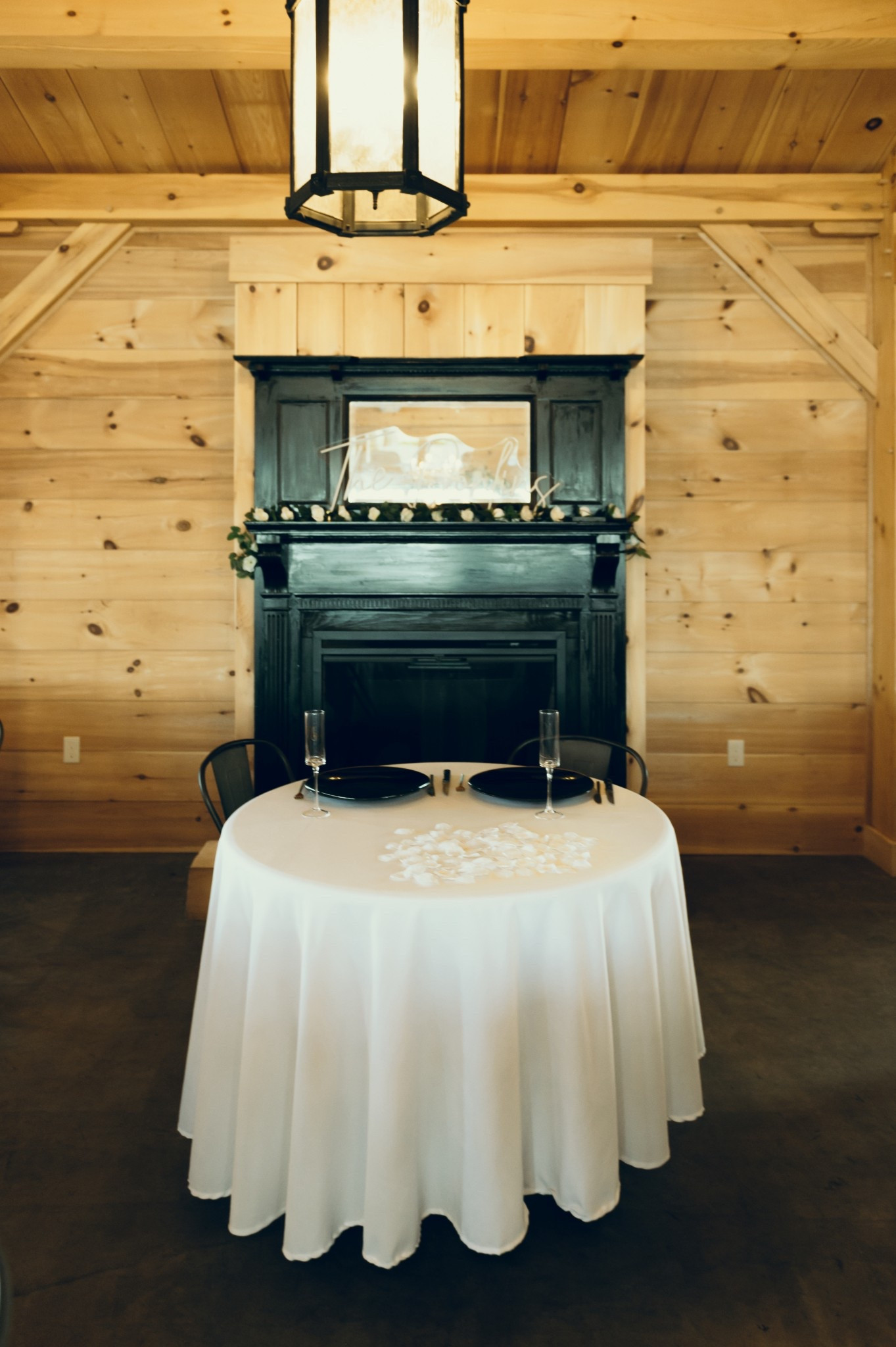 Mr & Mrs Table 🥂

#LTKParties #LTKWedding