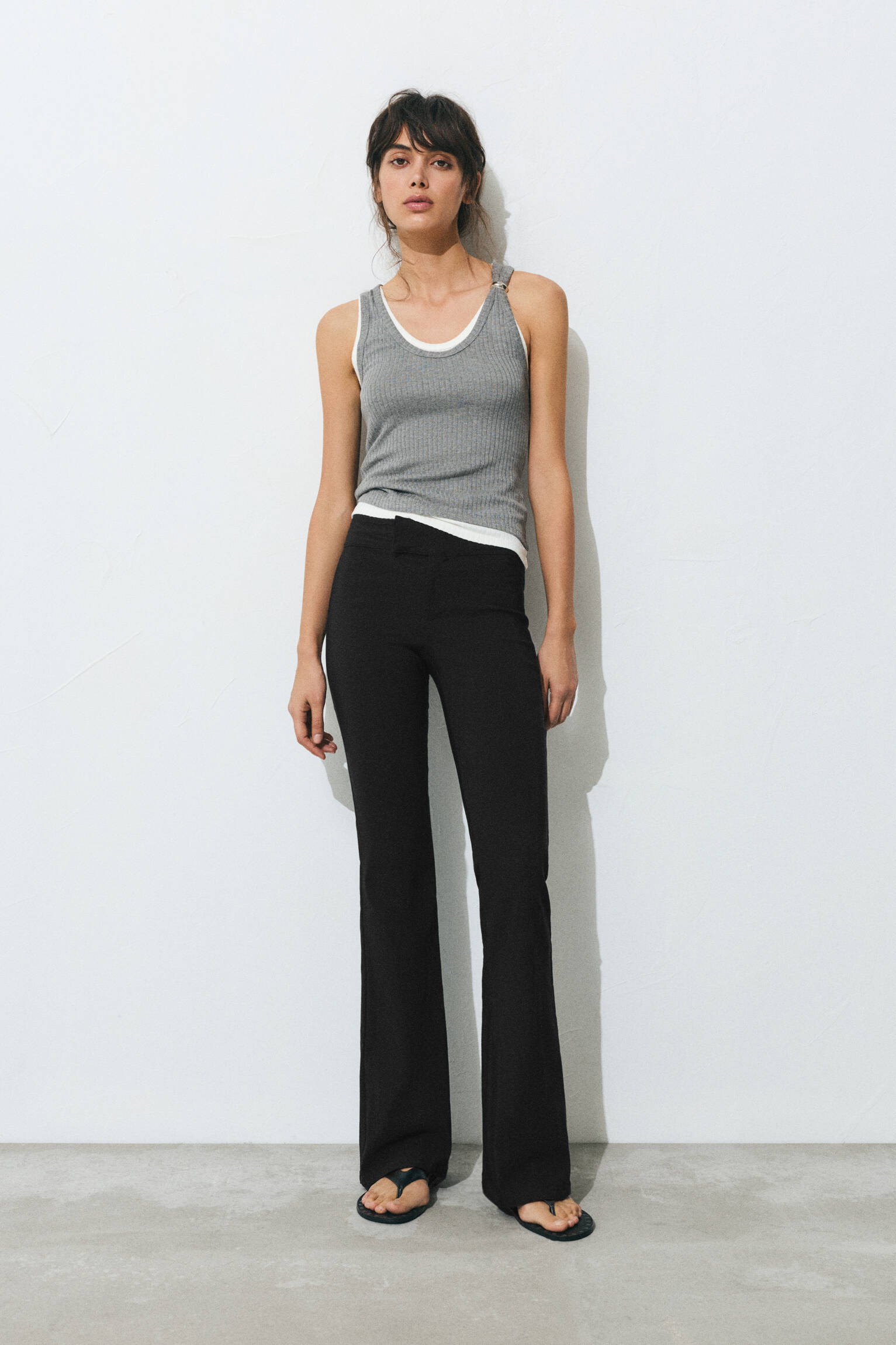 Bootcut-Hose mit halbhohem Bund | Pull&Bear Deutschland | PULL and BEAR DE