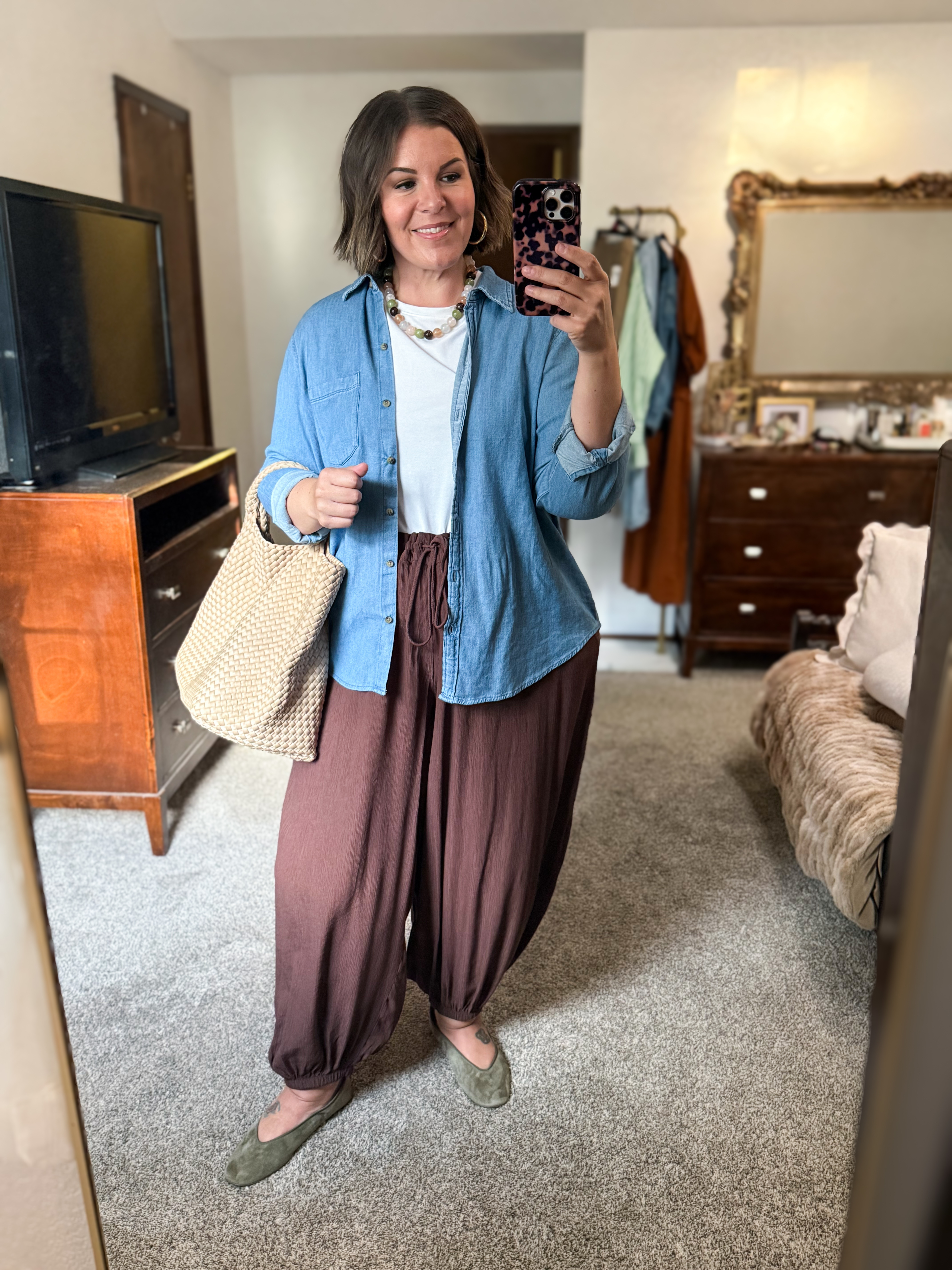 A super easy midsize fall outfit that's so comfortable! Could be used as a teacher outfit or an easy outfit for busy moms or just a great weekend outfit. Also very size inclusive and curve friendly.  

 #LTKootd #LTKOver40 #LTKMidsize