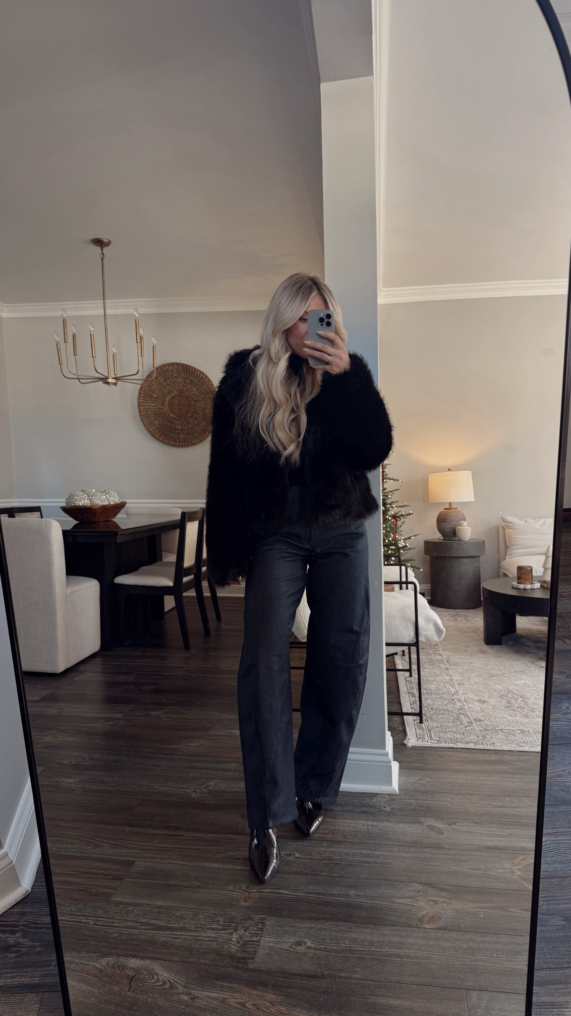 A black faux fur- always a must!  

#LTKHoliday #LTKFindsUnder100 #LTKSeasonal