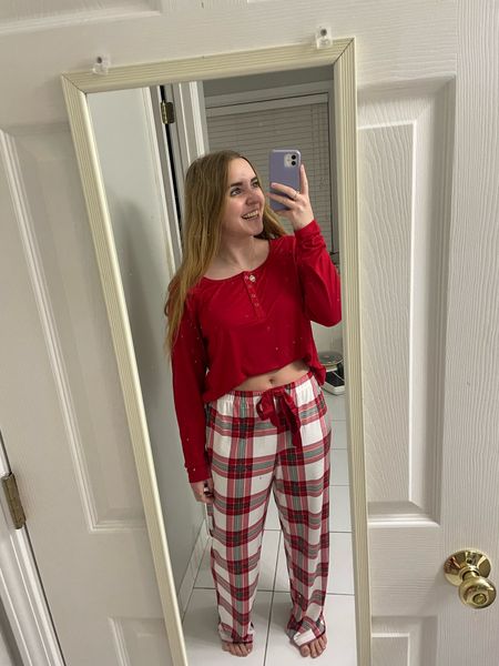 single-handedly the softest Christmas pajamas I’ve ever worn! they’re from the brand Stars Above at Target! ❤️

#LTKGiftGuide #LTKHoliday #LTKSeasonal
