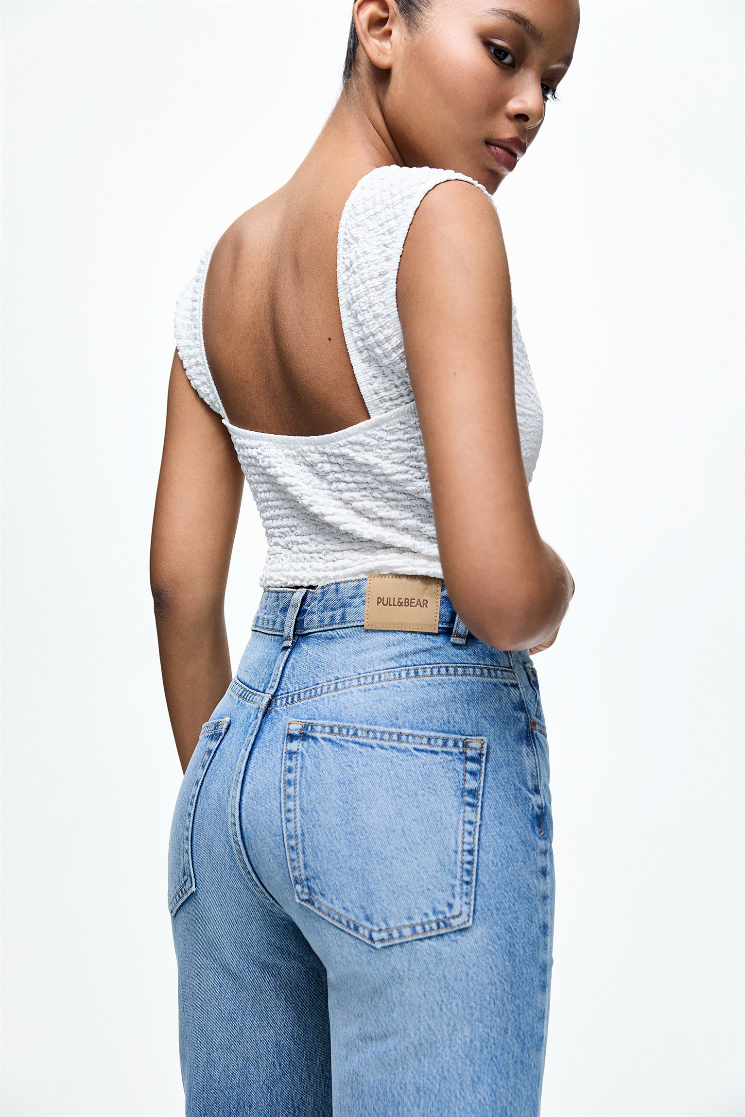 Straight-Leg-Jeans mit hohem Bund | PULL and BEAR DE