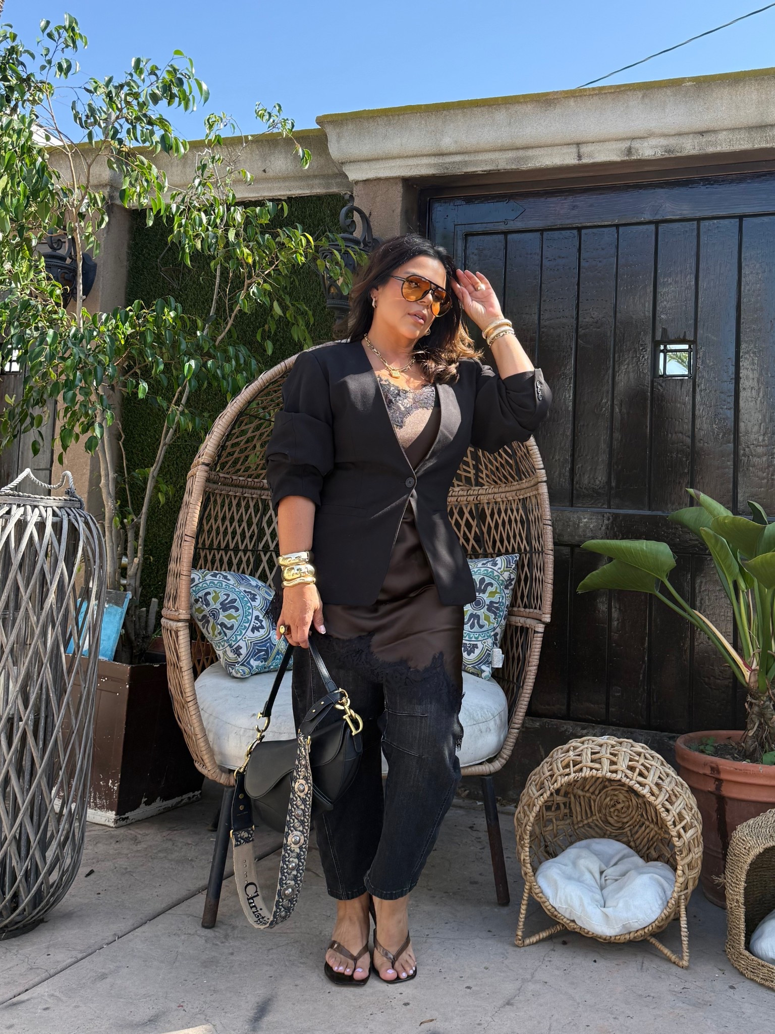 The combination of this asymmetrical camisole and barrel jeans is such a great way to make an outfit instantly edgy! The blazer is a nice touch of class as well.
Tops: Size L
Jeans:: Size M
Shoes: Size 9




#LTKootd #LTKMidsize #LTKBeauty
