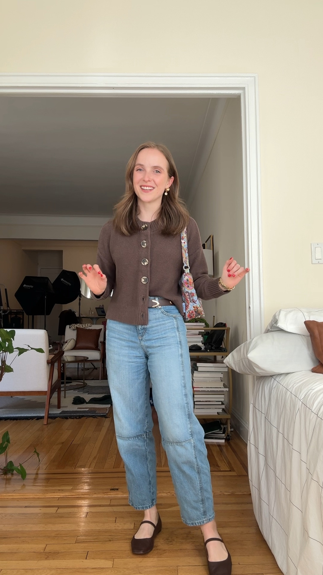 Best seller barrel jeans 50% off + FREE shipping today with code GO

Wearing 24 petite in jeans 
Size down one 
Xs brown cotton cardigan 
6.5 chocolate brown leather ballet flats 



#LTKStyleTip #LTKSpringSale #LTKWatchNow