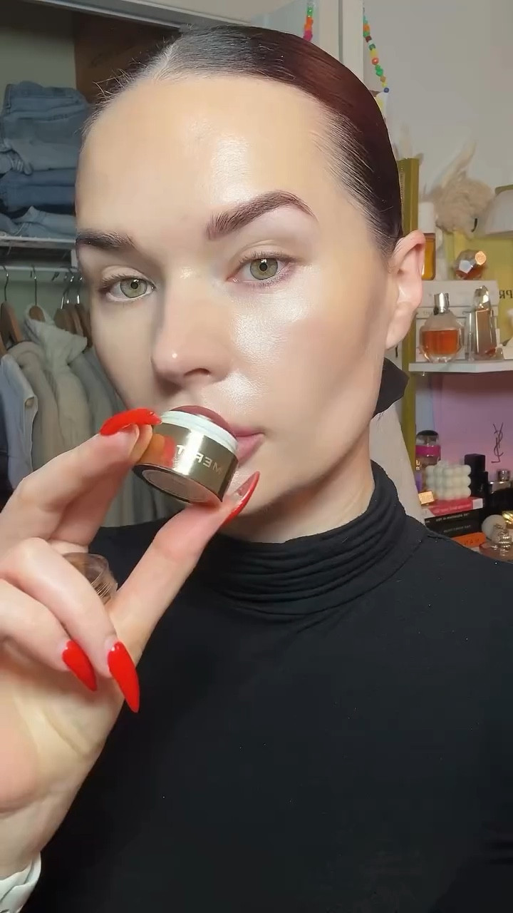 I love being a girl 🎀🩷☺️✨ wearing @hauslabs foundation and @saiebeauty glowy super gel on my base!! @rarebeauty @merit @taniellejai @hudabeauty @milkmakeup @victoriabeckhambeauty @sacheubeauty @beekman1802 #allthingsbeautywithtara #beauty #makeup #makeuptutorial #cleangirl