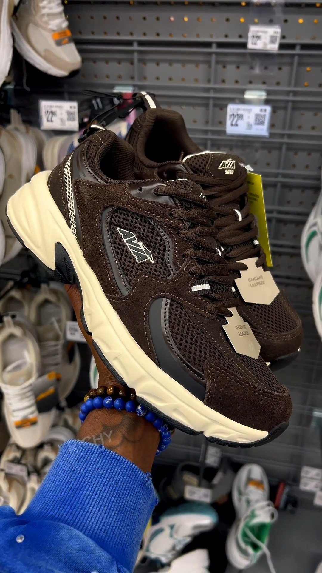 Walmart went crazy with the #chocolate Avia
#walmartfinds
#brown

#LTKgrwm #LTKActive #LTKMens