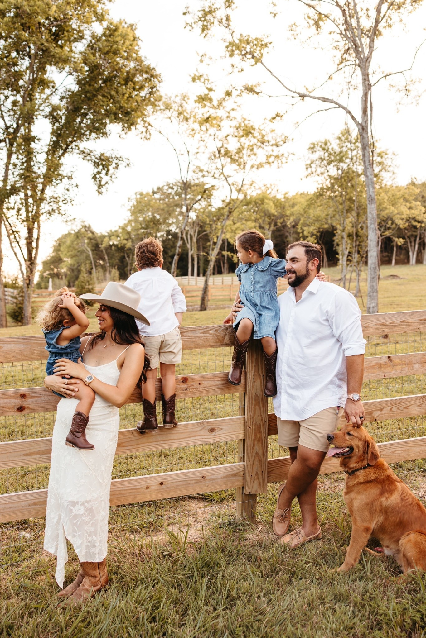 Fall family photos outfit ideas🫶🏼✨

fall family photos, fall family pictures, fall family outfit ideas, family photo session, nashville, mom of 3, Dede Raad, Dress up Buttercup 

#LTKFamily #LTKStyleTip #LTKFindsUnder100