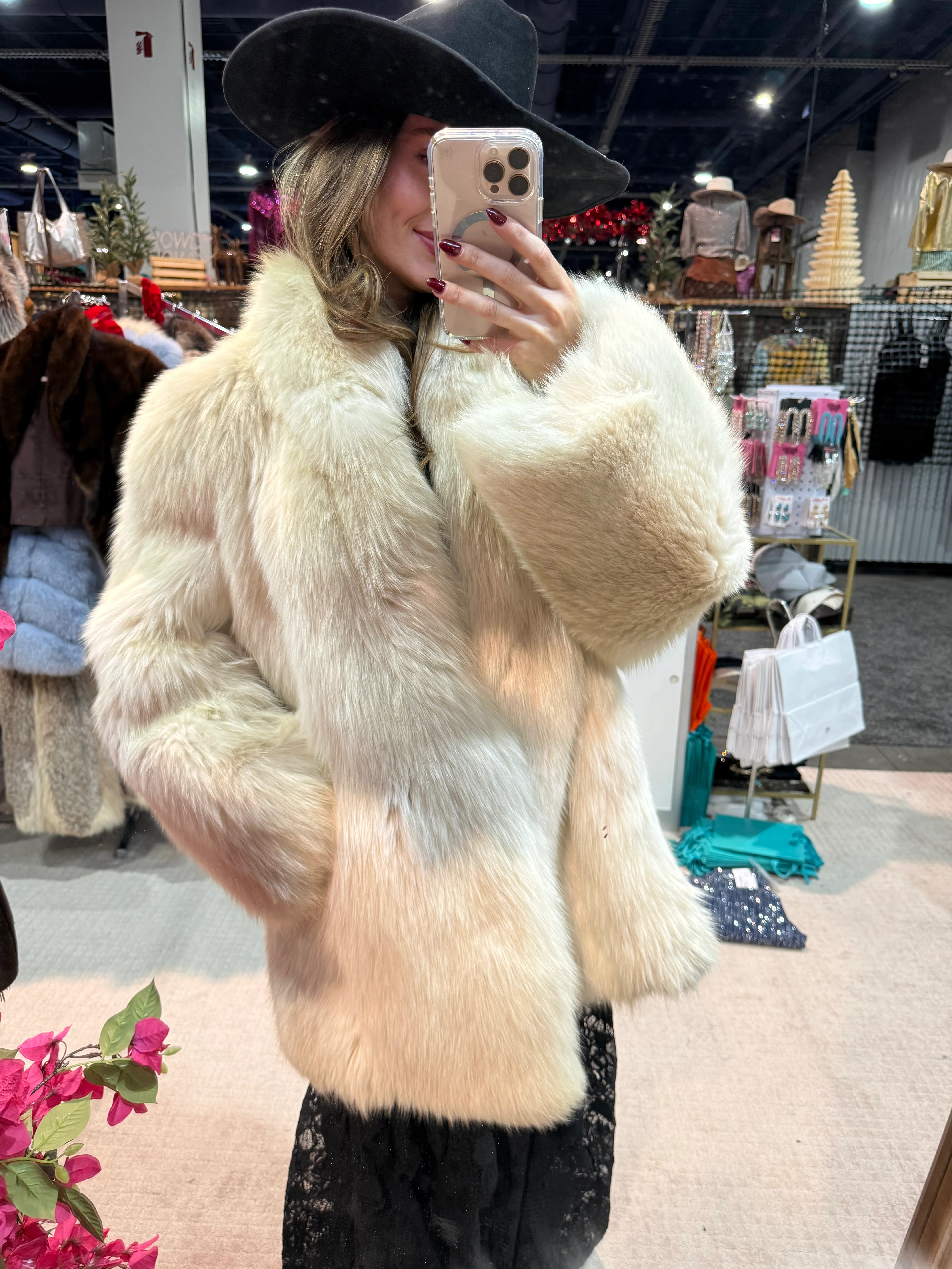 #166 Vintage White Fox Jacket Size Medium/Large | Glitzy Bella