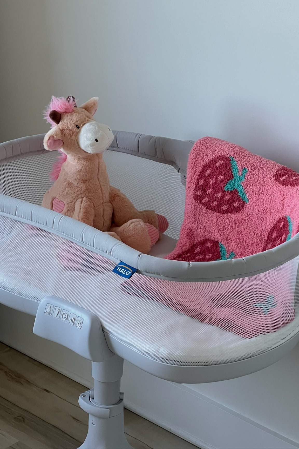 The bassinet I chose! Halo swivel ✨ love it! 
Also linked on my Amazon storefront 
