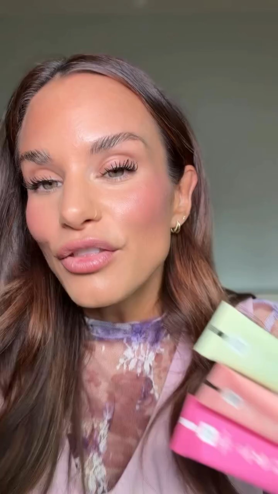 Flavorful and actually hydrating 😍✨ The Clean Fresh Squishy Glaze Lip Butter Balm is juicy, glossy, and feels so comfy on the lips. Sweet scent, smooth shine, and lowkey… better than the one everyone compares it to 👀

💬 Comment “squishy” and I’ll DM you the link

#TayBeckerBeauty #TayBecker
#covergirl #cleanfresh #lipbutterbalm charlestonbeauty momstylevibes reellife makeupfinds