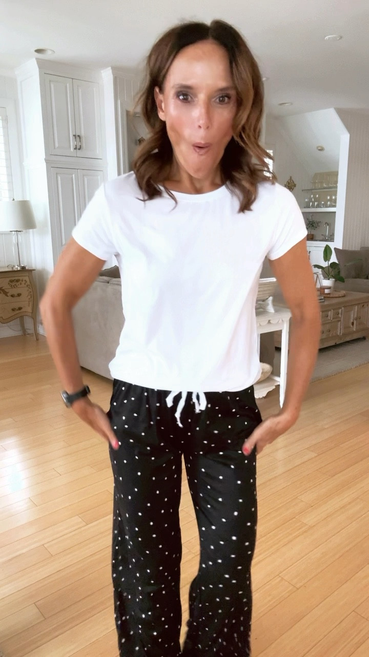 Ohhhh the softest lounge pants and shorts ☁️ and how cute are they??!! Obviously had to get the coffee print ☕️ @hellomellowear

#ad #HelloMelloWear #BeautySleep 