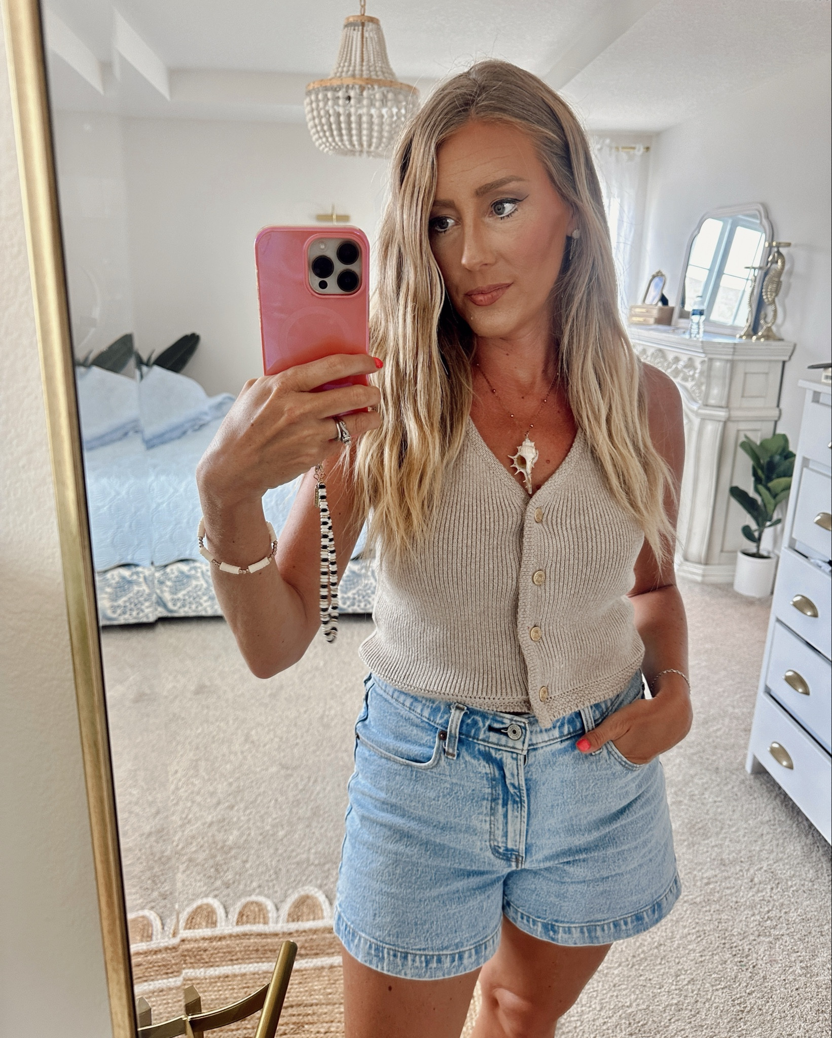 Vests are taking over and I’m here for it! There are so many ways to style them and layer them! Also, can’t forget my favorite denim shorts ever! Abercrombie hands down has the most flattering and comfortable shorts right now!