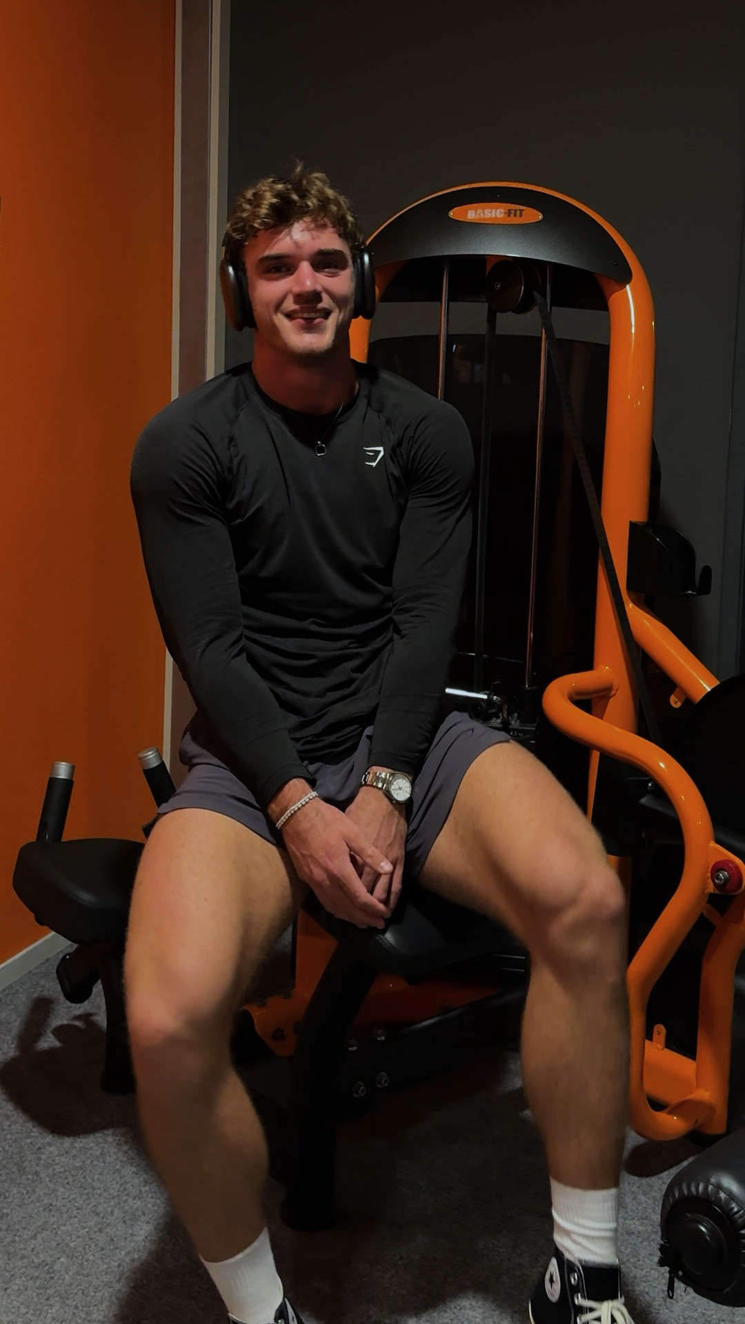 Wearing size L on the shirt and shorts.

I’m 1.86m/6’1ft and weigh 90kg/200lbs