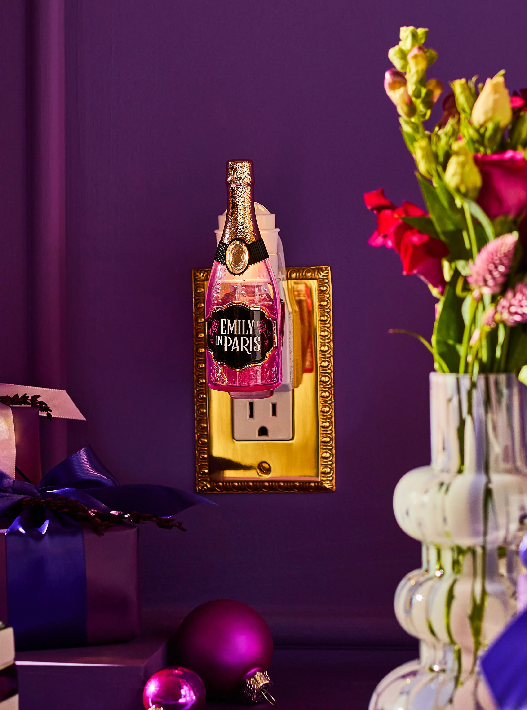 Champagne Bottle Wallflowers Scent Control™ Nightlight


Wallflowers Fragrance Plug | Bath & Body Works