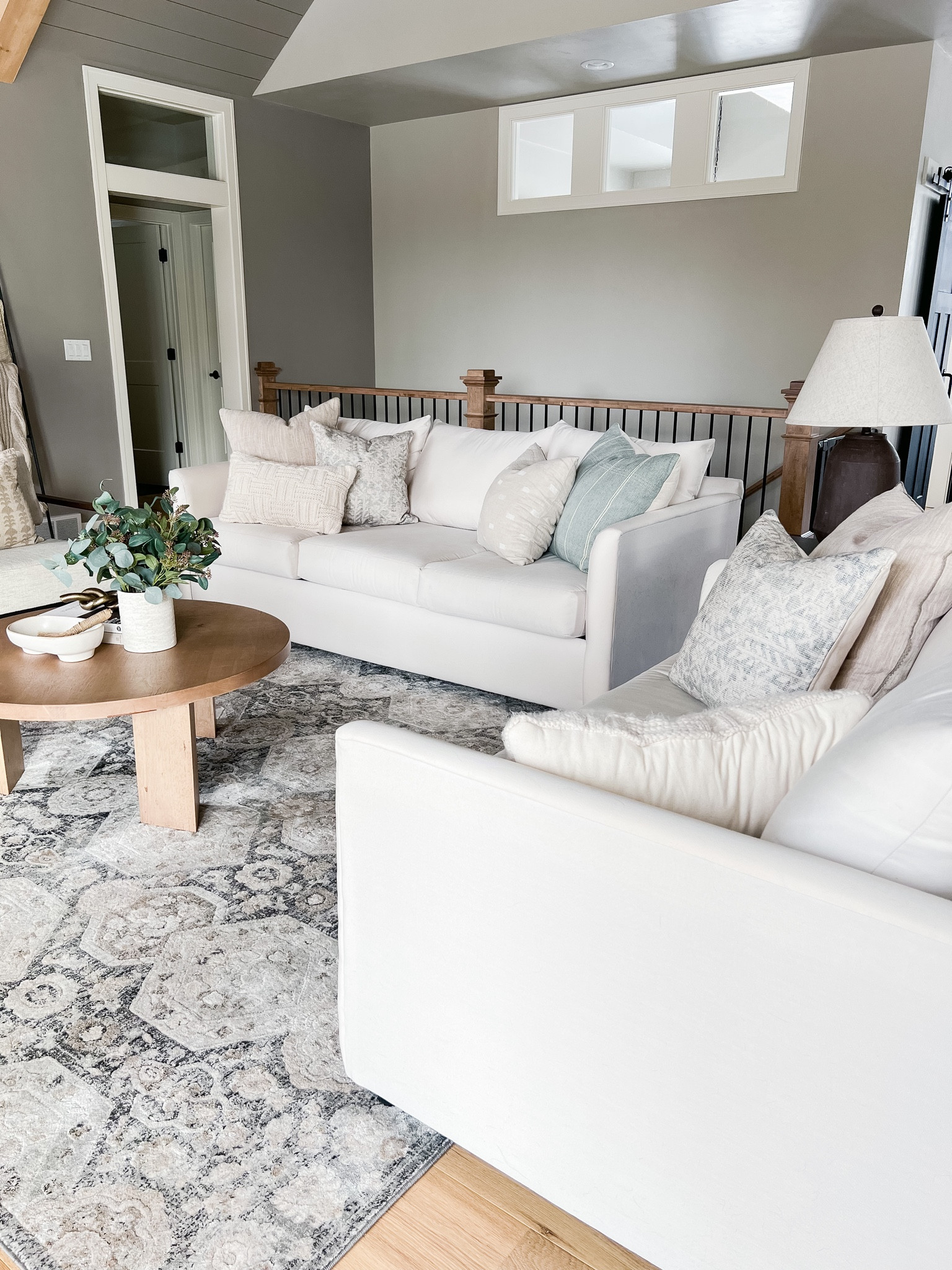 Living room furniture - living room decor - farmhouse living room - farmhouse decor - farmhouse furniture 



#LTKhome