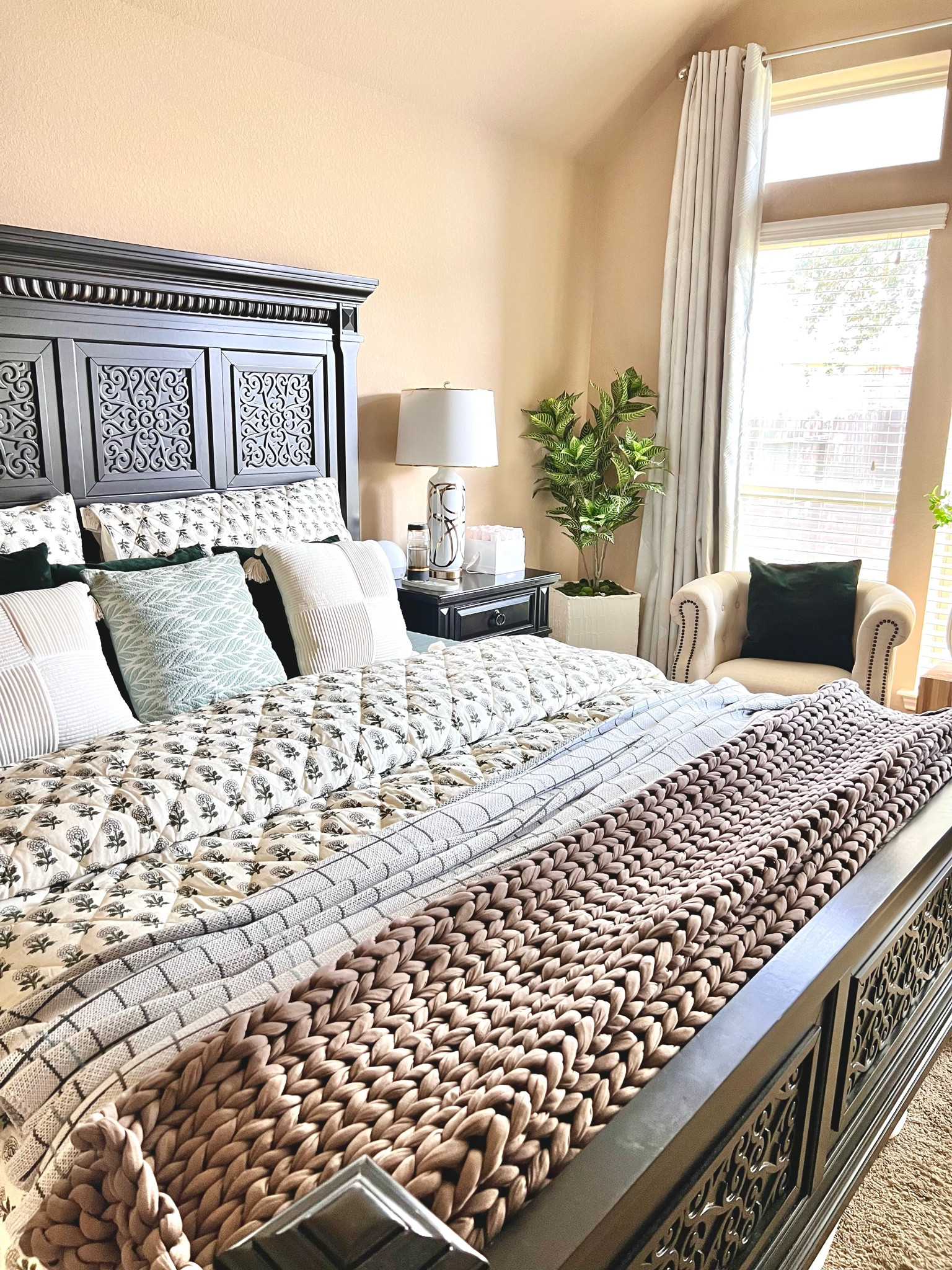 Bedroom styling with a pop of color and the most softest bamboo sheets #bedroomdecor #bedroomdesign 
:
.
.
:
:
.
#falldecor 
#holidaydecor
#homedecor 
#home
#bedroom


#LTKhome #LTKSeasonal #LTKunder100