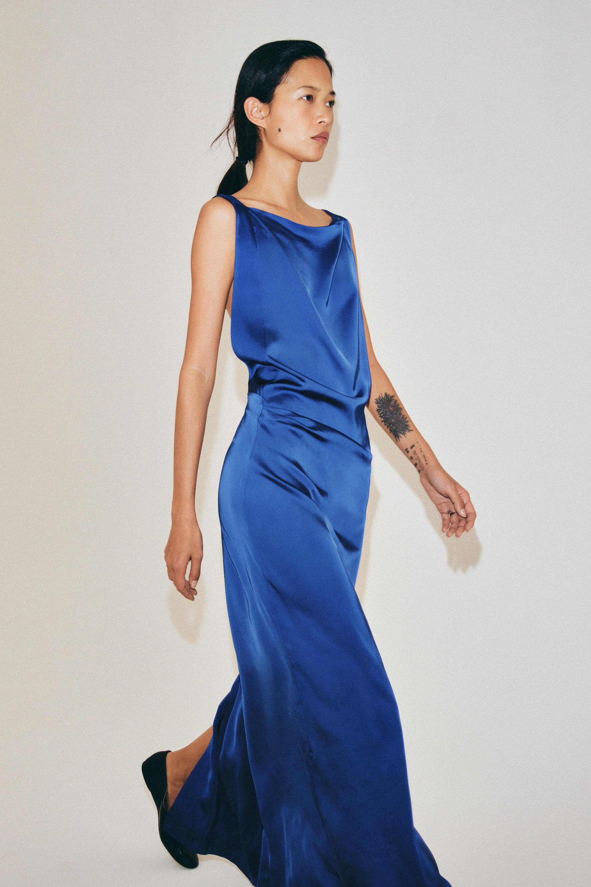 Model height: 178 cmZARA WOMAN COLLECTIONDress with main fabric made from spun viscose. Featuring... | Zara UK
