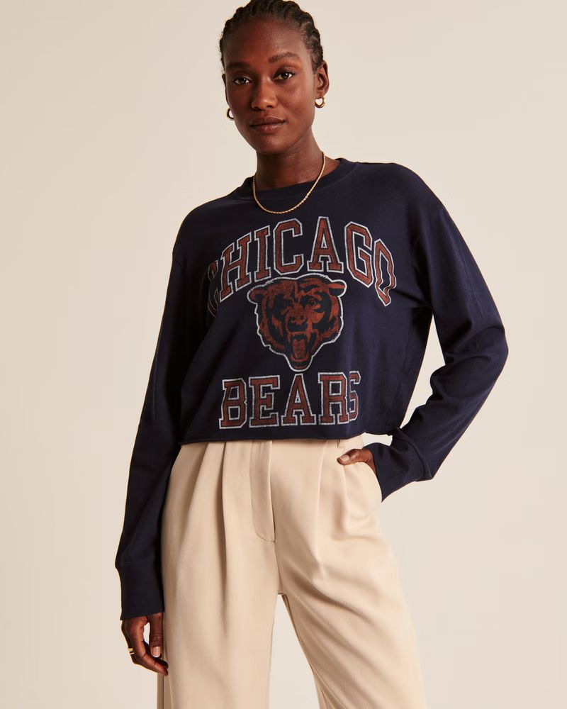 Women's Long-Sleeve Cropped Chicago Bears Graphic Tee | Women's Tops | Abercrombie.com | Abercrombie & Fitch (US)