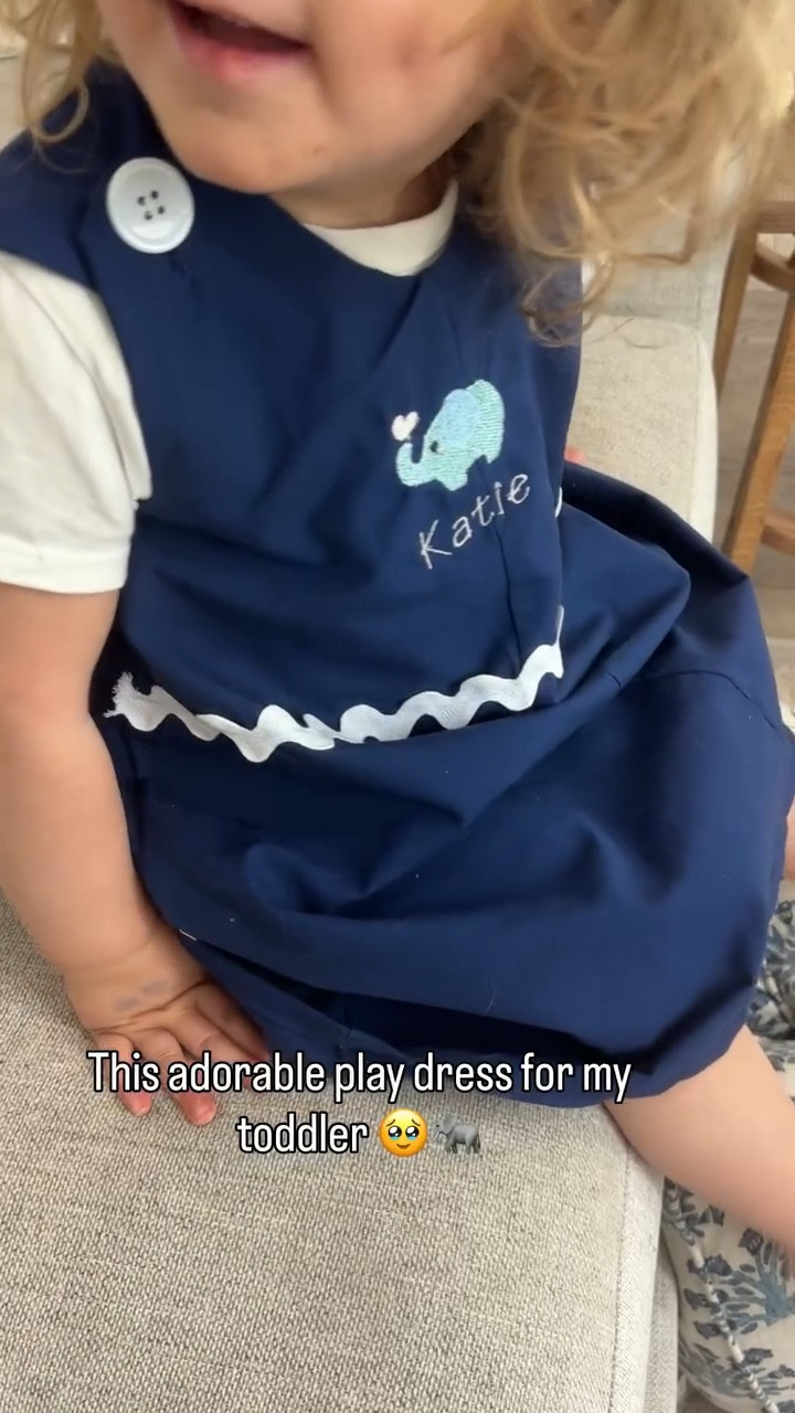 Taking old scrubs and turning them into this adorable play-dress for my daughter 🥹

#embroidery #sewingaplaydress #sewingforkids #upcycling #homemaker