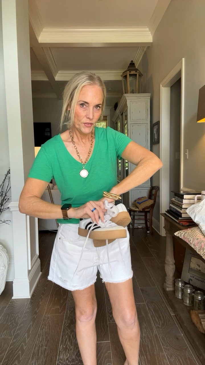 Quick OOTD as I head out the door to the Verizon store. Wish me luck! 🍀😂

#LTKMidsize #LTKOver40 #LTKStyleTip