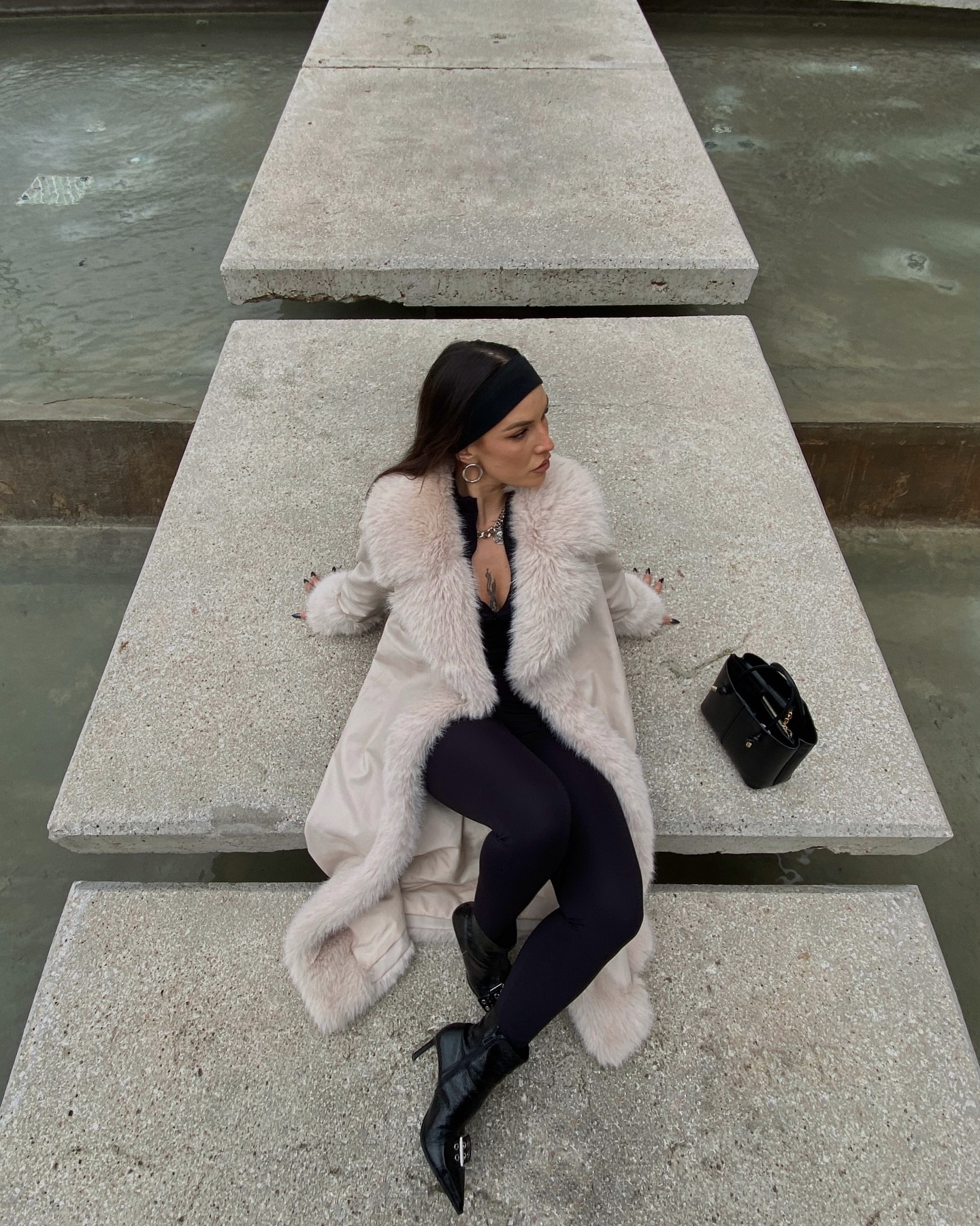 If your Valentine still ‘thinking’ about what to get you… just tell him/her you need this coat 💘

#valentinesday #valentinesoutfit #valentinesgifts #winteroutfitideas #effortlesschic #minimalfashionstyle