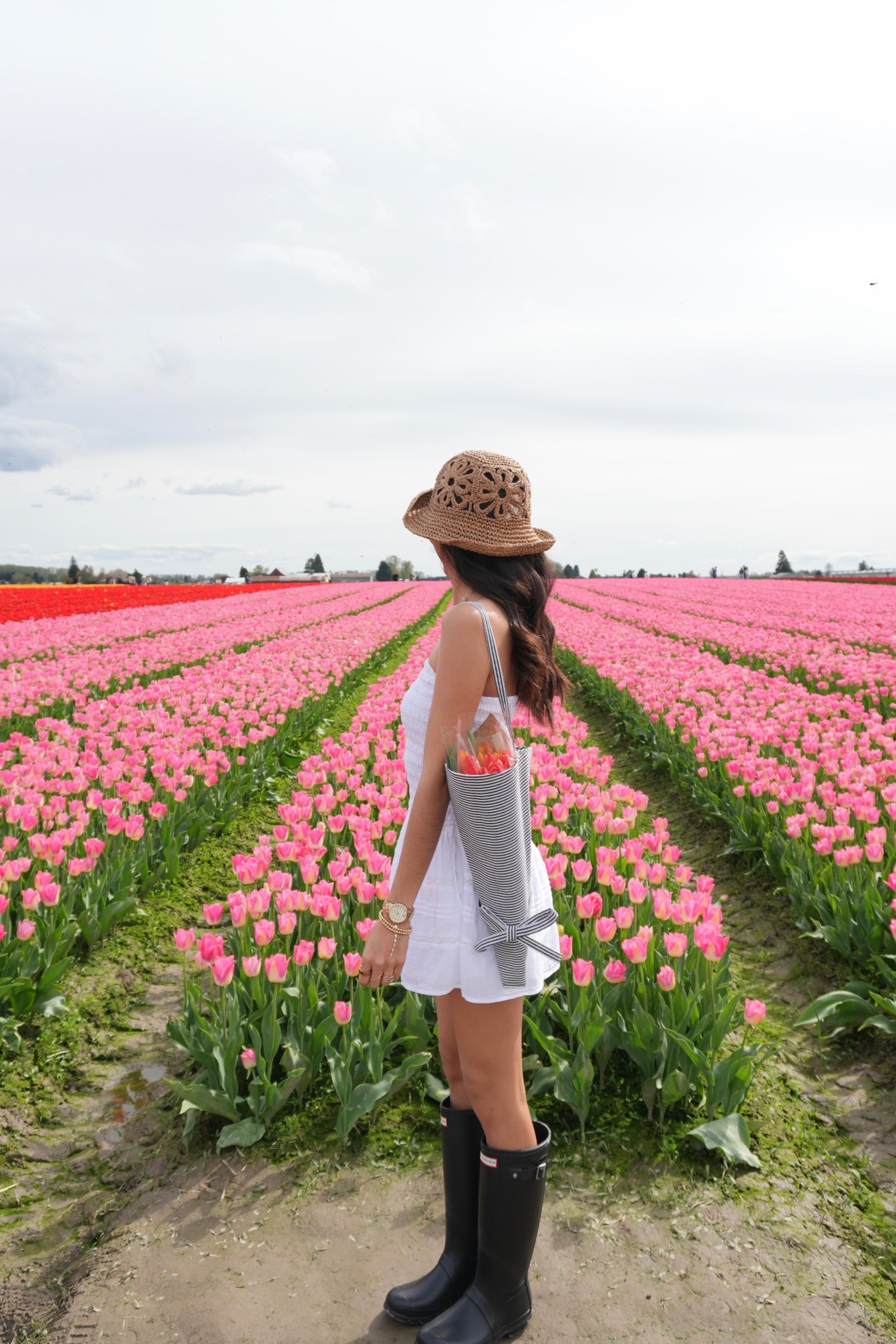 summer outfit, summer dress, white dress, hunter boots, flower bag, summer hat