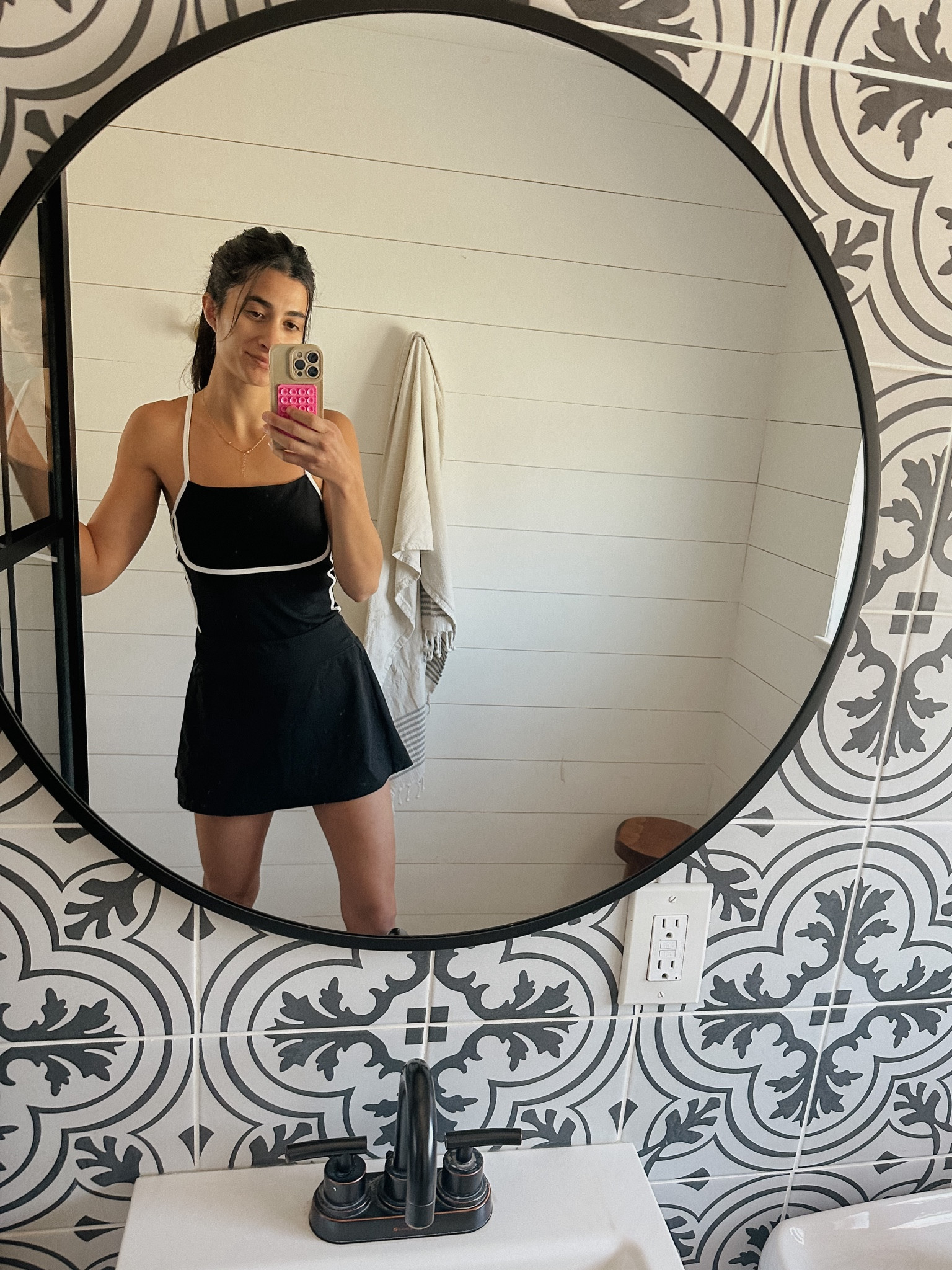 Wearing size s, but wish I would have sized down! 
