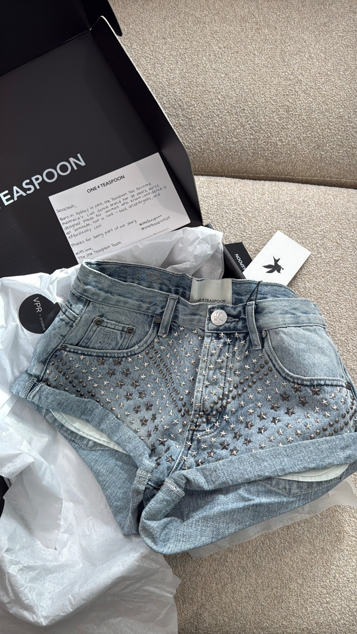 Love my 25th Anniversary Limited Edition Bandits Low Waist Studded Denim Shorts from One Teaspoon

SKU: 27464 #jorts #denimshorts #jeanshorts #cutoffs