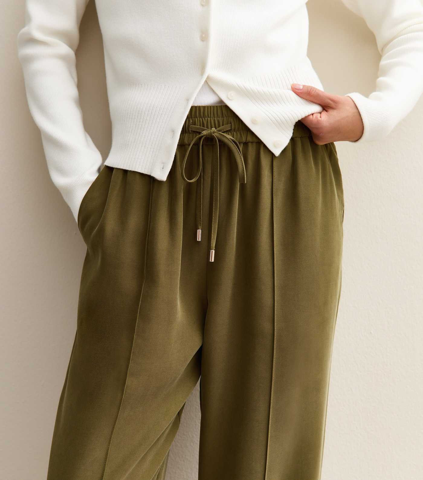 Khaki Wide Leg Drawstring Waist Joggers | New Look | New Look (UK)